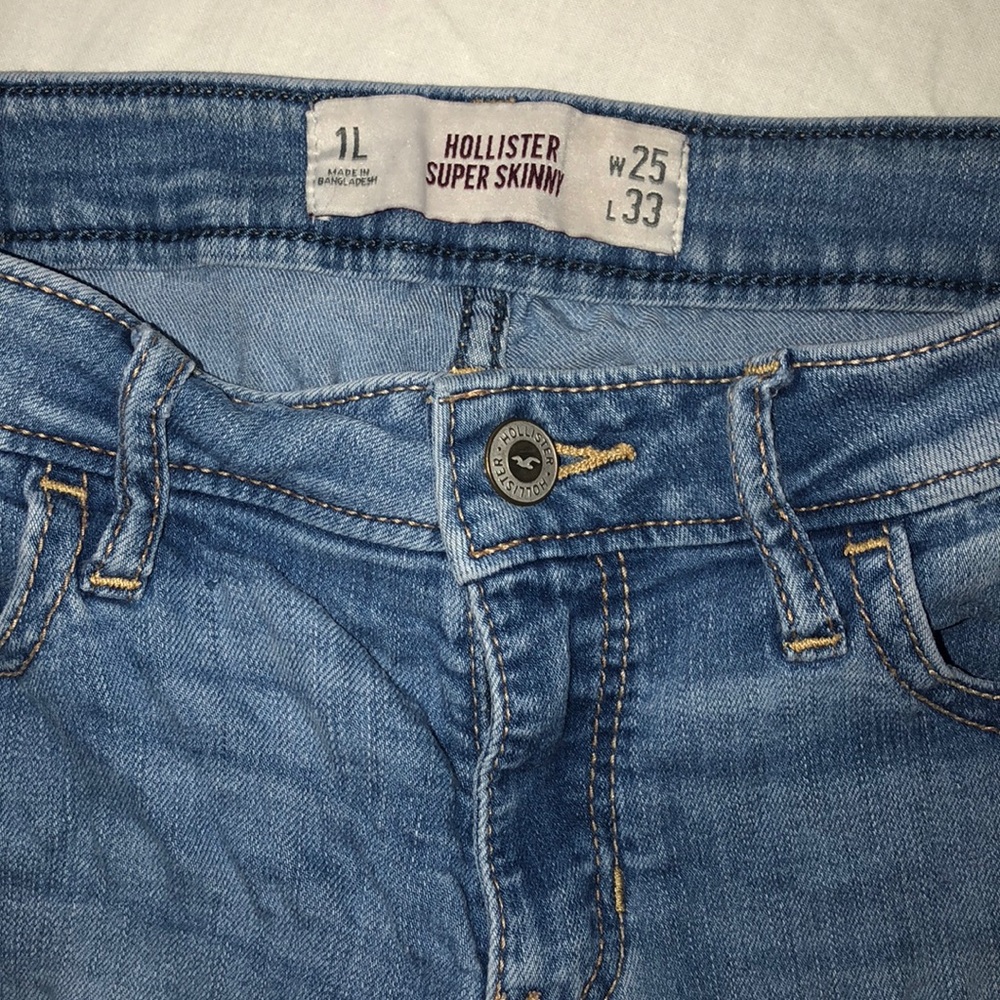 Ripped hollister skinny jeans